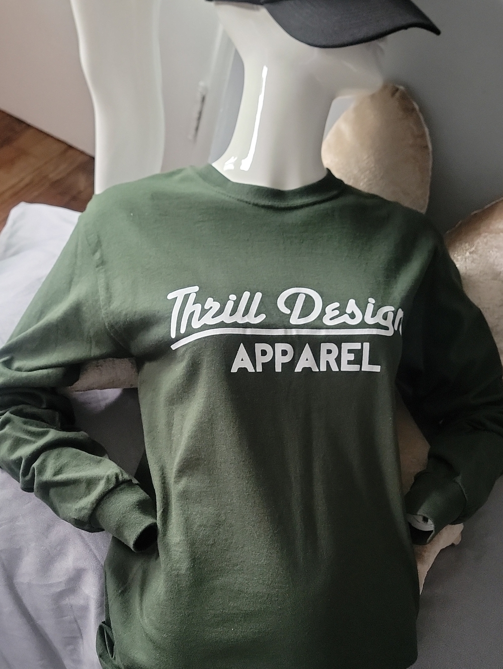 Get Thrill with Men's Long Sleeve Crewneck Tee in Olive Green & white